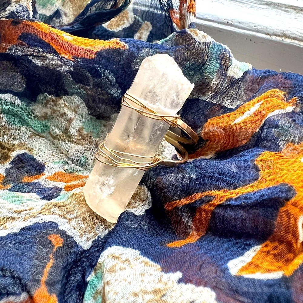 Nashelle quartz ring. Never worn. Size 8/9